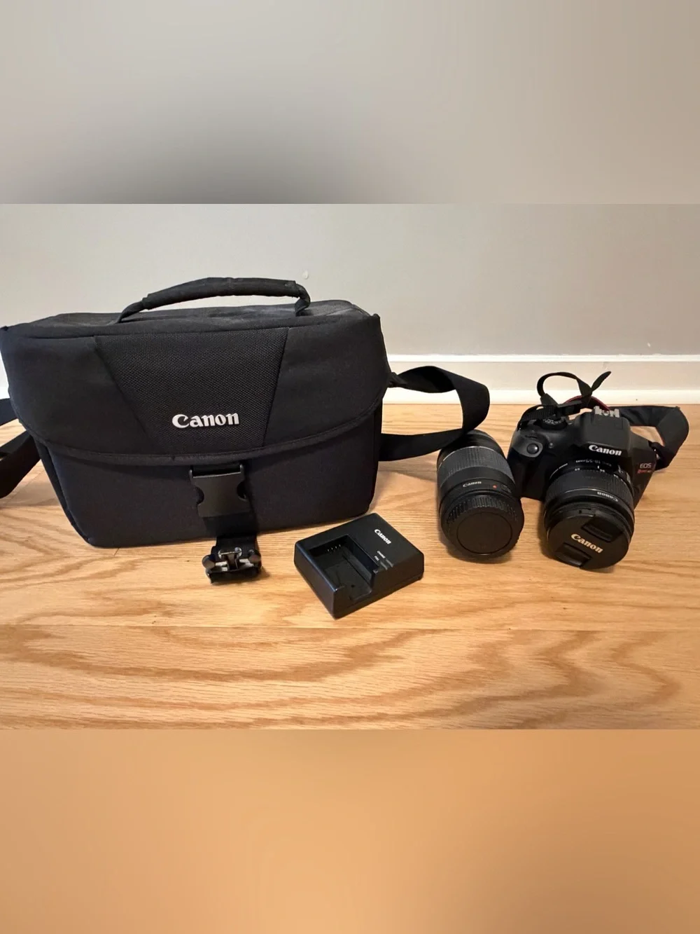 Canon DSLR Camera in Black with Zoom Lens